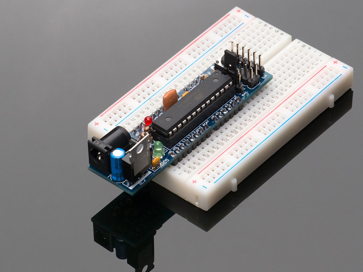 Arduino atmega. Arduino Nano макетная плата. Arduino Nano на макетной плате. Макетная плата ардуино. Микрокомпьютер на ардуино.