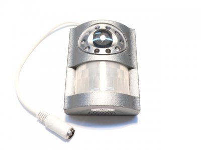 C�mara waterproof B/N  + audio con detector de mov. PIR > 6m.