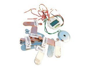 RELOJ ALIMENTADO CON FRUTAS CEBEK